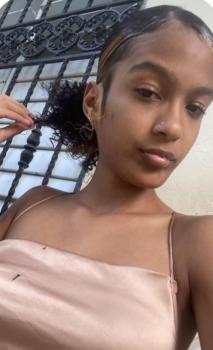 Hallan sin vida a adolescente de 16 años en canal de Arenoso; autoridades investigan el caso