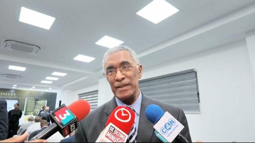 Vicealmirante Eurípides Uribe Peguero presenta “Los Coroneles”, un recorrido por militares que defendieron la institucionalidad democrática