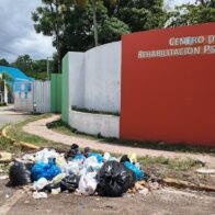Residentes de Los Cocos en Pedro Brand denuncian cúmulo de basura y dicen sentirse “huérfanos” de las autoridades
