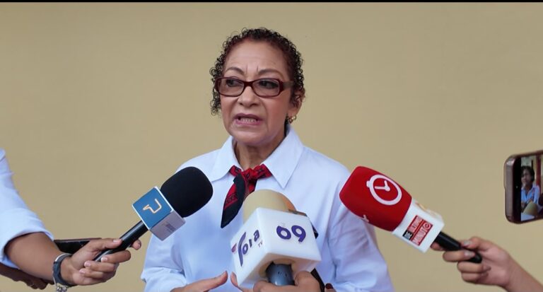 Presidenta Frente Amplio rechaza que estudiantes haitianos sean responsables del déficit de cupos escolares