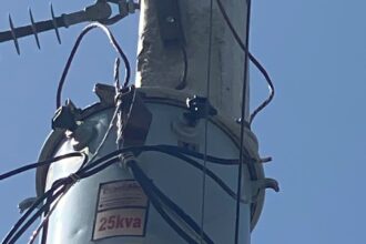 Explosión de transformador deja sin electricidad a residentes de Villa Jaragua