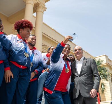 Abinader anuncia incentivos y PARNI para medallistas de Santo Domingo 2026