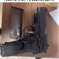 Policía recibe arma entregada voluntariamente y la somete a peritaje por muerte y herida de bala en La Cuaba, Pedro Brand