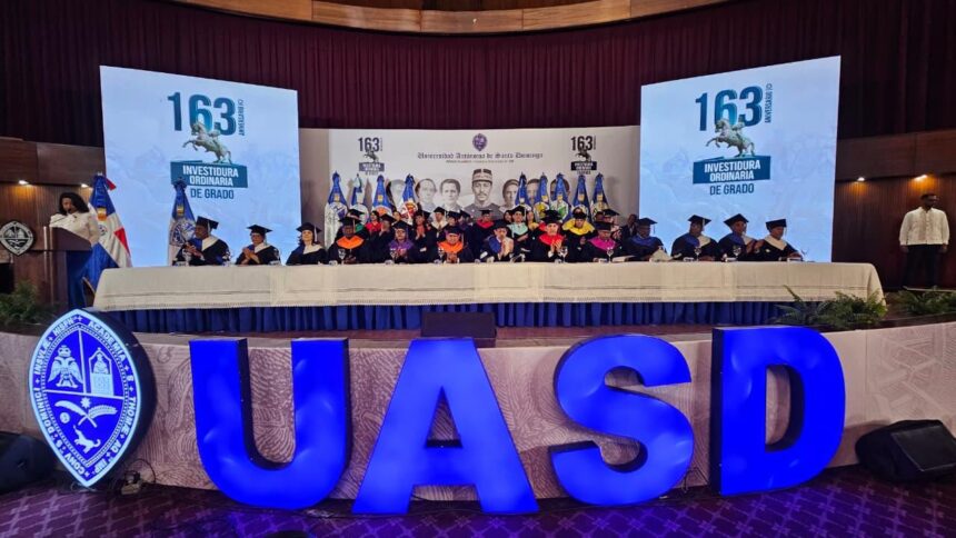UASD gradúa 716 nuevos profesionales y los llama a ser “restauradores de la nación”