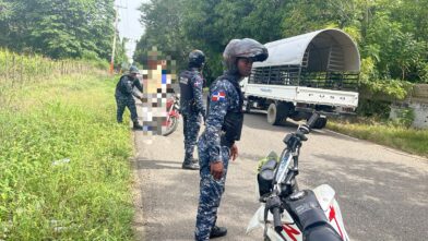 Policía recupera vehículos y motocicletas, ocupa armas y apresa a 14 personas en SDN