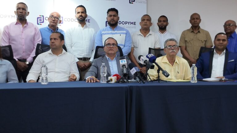 Adolcaza respalda evaluación de INABIE; aseguran fabricantes pueden cumplir con calzado escolar