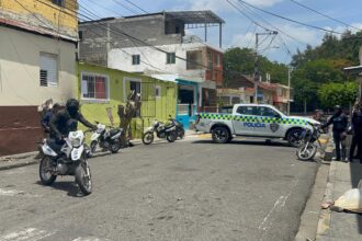 Joven de 24 años es asesinado a tiros en plena calle de Santiago