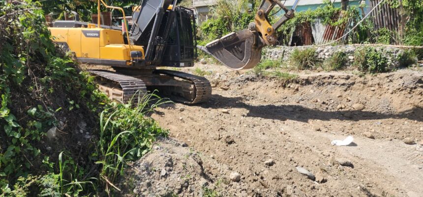 Residentes de Pedro Brand denuncian cúmulo de basura en la calle Doctor Velásquez