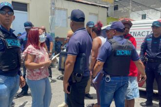 Cámaras de seguridad captan asesinato de joven de 24 años a manos de dos hombres en Santiago