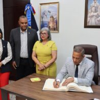Senador Franklin Romero dona equipos para fortalecer la red WiFi de la UASD Recinto SFM