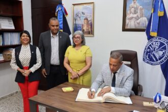 Senador Franklin Romero dona equipos para fortalecer la red WiFi de la UASD Recinto SFM