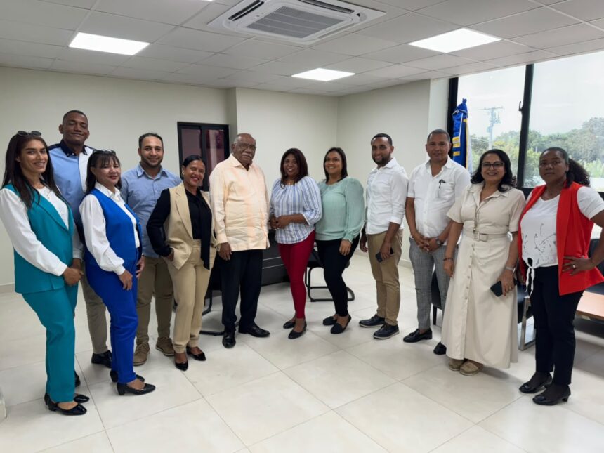 Francisco Ramírez fortalece acercamiento de la UASD-Azua con profesionales de Padre Las Casas