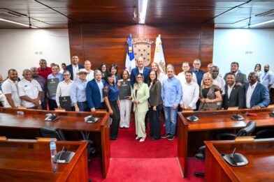 Ayuntamiento de Santiago reconoce a médicos graduados de la UASD en 1982 por sus 44 años de trayectoria