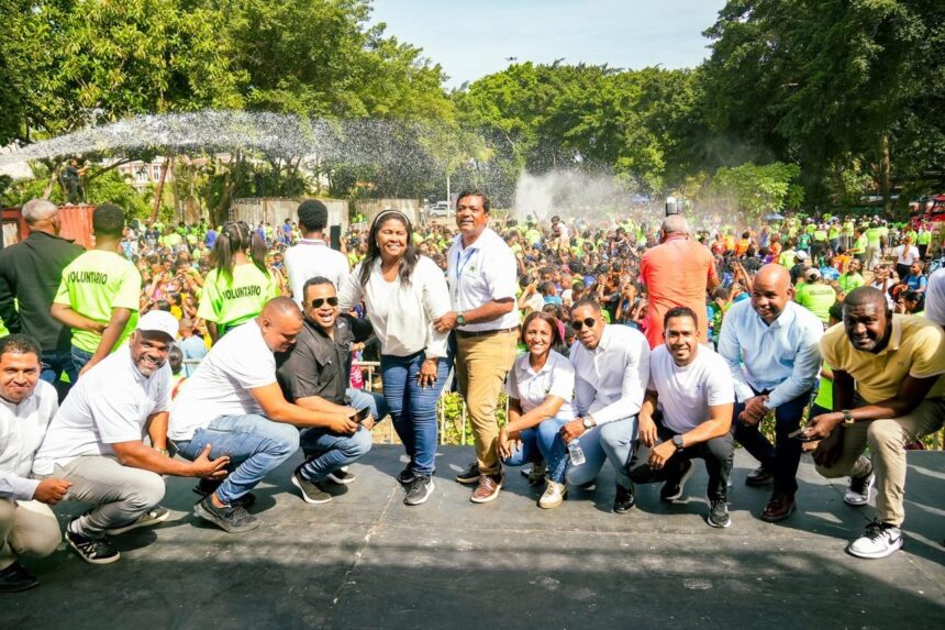 Alcaldía de Los Alcarrizos concluye Campamento Infantil de Verano 2026 con entrega de útiles escolares