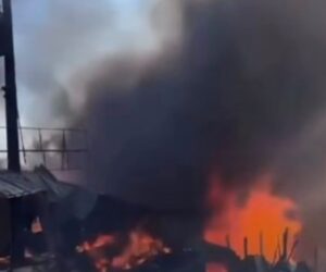 Incendio afecta Plaza Oasis en Villa Mella y moviliza a unidades de bomberos