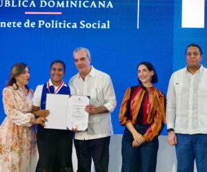 Abinader encabeza graduación de 2,576 jóvenes de Oportunidad 14-24