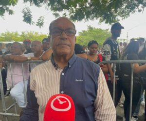 Médico renuncia de la Fuerza del Pueblo y anuncia respaldo a Santiago Matías