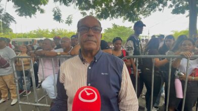 Médico renuncia de la Fuerza del Pueblo y anuncia respaldo a Santiago Matías
