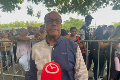Médico renuncia de la Fuerza del Pueblo y anuncia respaldo a Santiago Matías