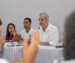 Abinader entrega 436 becas del ITLA para impulsar la educación tecnológica en Pedro Brand
