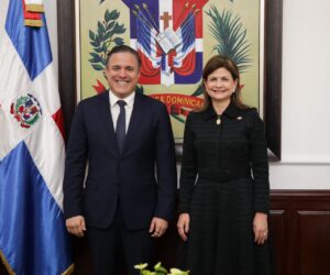Raquel Peña juramenta a Jean Luis Rodríguez como nuevo ministro de Vivienda
