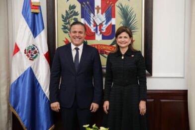 Raquel Peña juramenta a Jean Luis Rodríguez como nuevo ministro de Vivienda