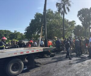 Bomberos recuperan dos cuerpos tras incendio de tanquero en el Malecón; investigan causas del accidente