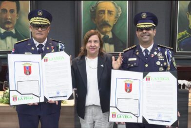 La Vega reconoce como hijos adoptivos y meritorios a oficiales de la Policía