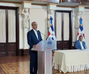 Abinader destaca transformación de Contrataciones Públicas y anuncia patente para software de Eficompras