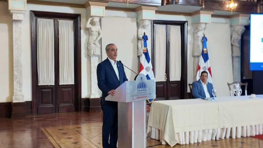 Abinader destaca transformación de Contrataciones Públicas y anuncia patente para software de Eficompras