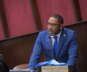 Diputado reconoce a atletas de Monte Plata y pide remozar instalaciones deportivas