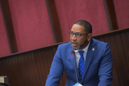 Diputado reconoce a atletas de Monte Plata y pide remozar instalaciones deportivas
