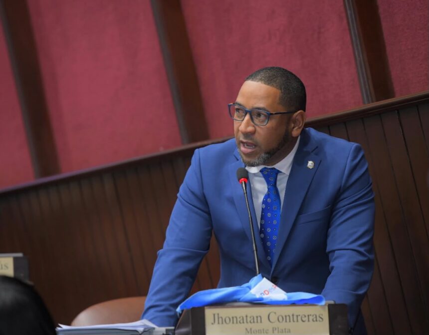 Diputado reconoce a atletas de Monte Plata y pide remozar instalaciones deportivas