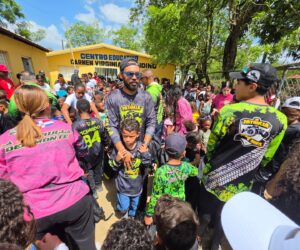 Patrulla del Monte entrega más de 1,500 mochilas y útiles escolares