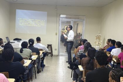 Rector Jorge Asjana David reafirma su compromiso con la docencia universitaria