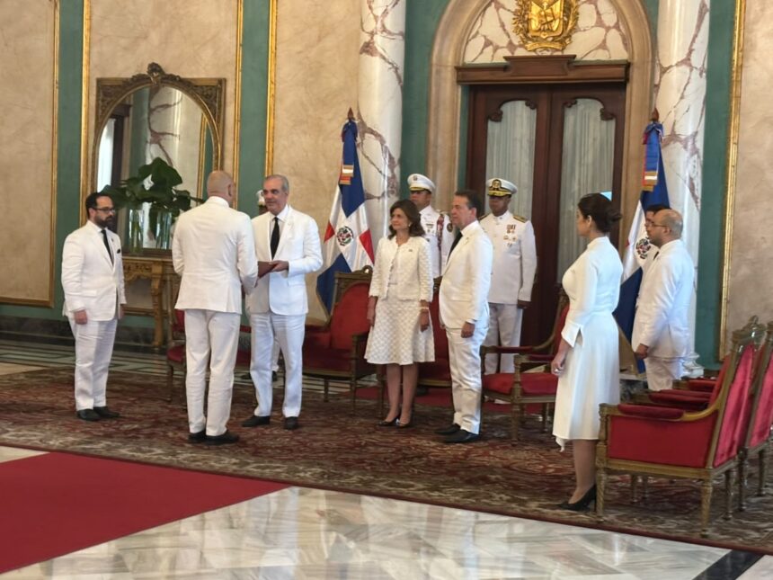 Abinader recibe cartas credenciales de nueve nuevos embajadores acreditados en República Dominicana