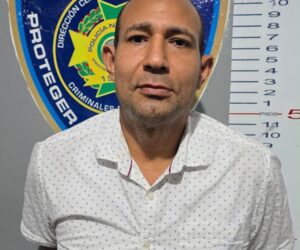 Apresan a hombre con 125 formularios y recetas presuntamente falsos dentro de centro oncológico en Santiago
