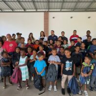 Grupo Empresarial Miguel Moreta continúa labor social con entrega de mochilas y útiles escolares en Bonao