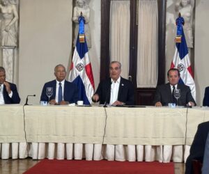 Abinader entrega al Estado primeros títulos de parques nacionales y anuncia comisión para proteger terrenos