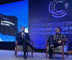 Santiago Matías hace acto de presencia en Congreso de Comunicación Política y arremete contra la clase política tradicional