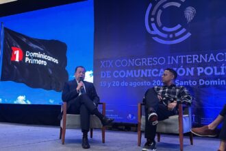 Santiago Matías hace acto de presencia en Congreso de Comunicación Política y arremete contra la clase política tradicional