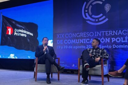 Santiago Matías hace acto de presencia en Congreso de Comunicación Política y arremete contra la clase política tradicional