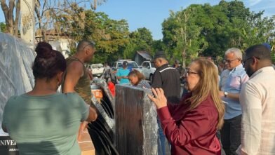 Gobernación entrega ajuares a familias afectadas por incendio en Tamboril