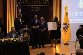 Colegio Médico Dominicano otorga su máximo galardón al doctor Roberto Antonio Nina Bautista