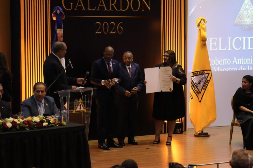 Colegio Médico Dominicano otorga su máximo galardón al doctor Roberto Antonio Nina Bautista