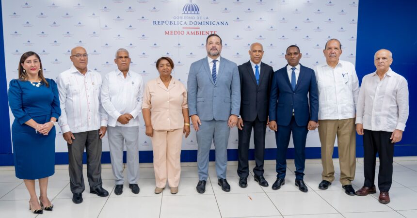 Ministro de Medio Ambiente juramenta a Nidio Encarnación como nuevo director de UTEPDA
