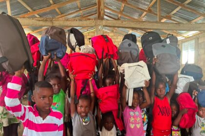 Faith Impact Foundation lleva útiles escolares y medicamentos a unos 800 niños en República Dominicana y Haití