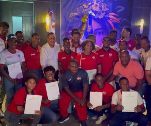 Pedro Tineo entrega más de RD$500 mil a atletas medallistas en Monte Plata
