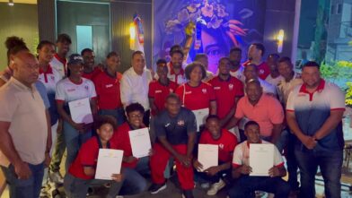 Pedro Tineo entrega más de RD$500 mil a atletas medallistas en Monte Plata