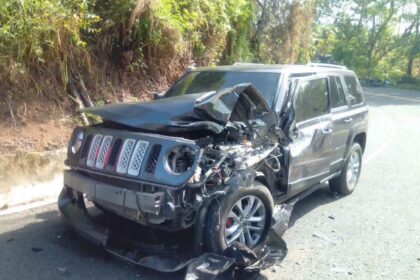 Accidente de tránsito en carretera Miches–Santa Cruz de El Seibo deja solo daños materiales